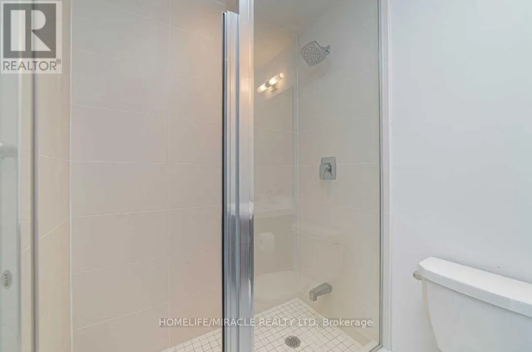 2004 - 7895 JANE STREET