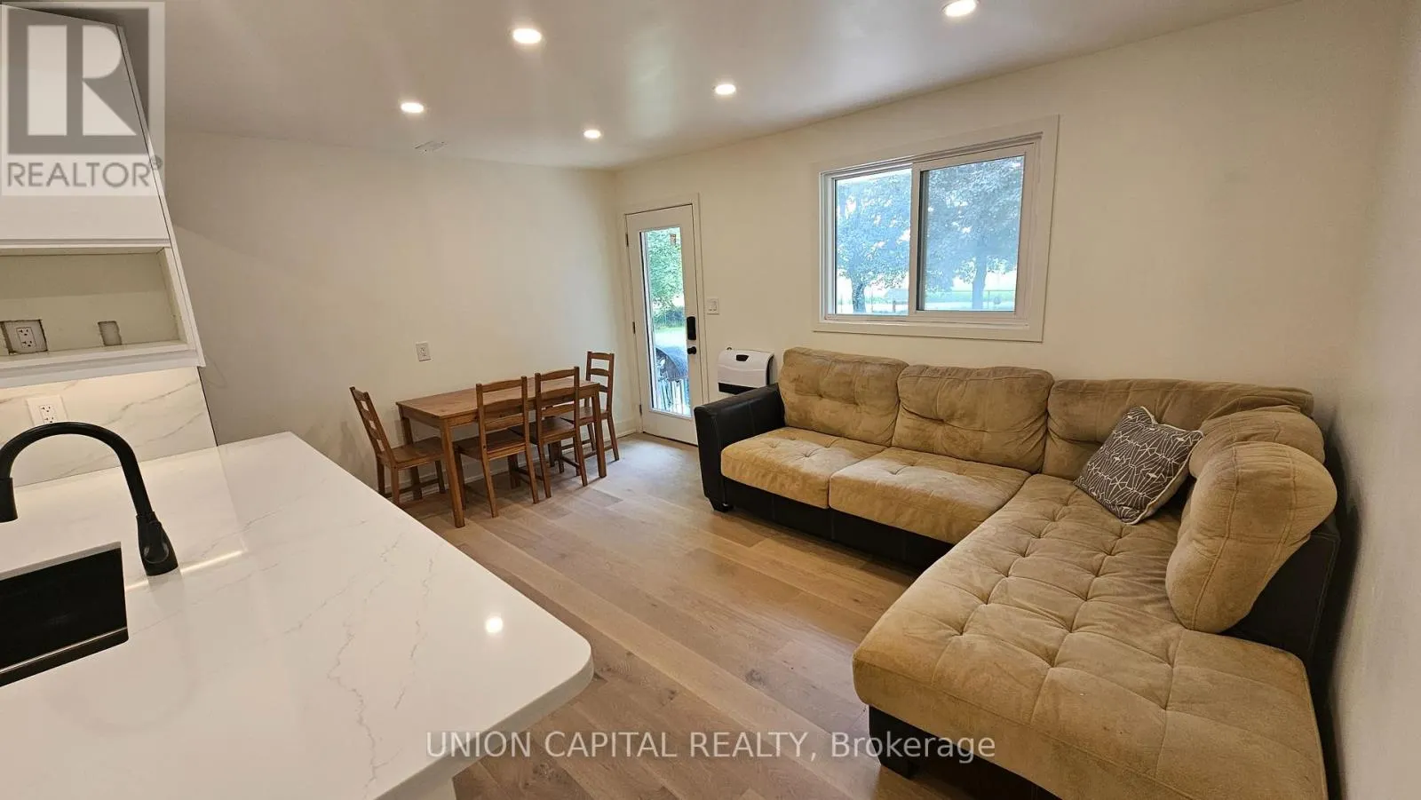 UNIT 1 - 2343 MOUNT ALBERT ROAD