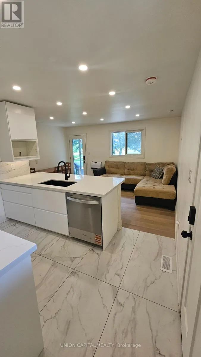UNIT 1 - 2343 MOUNT ALBERT ROAD