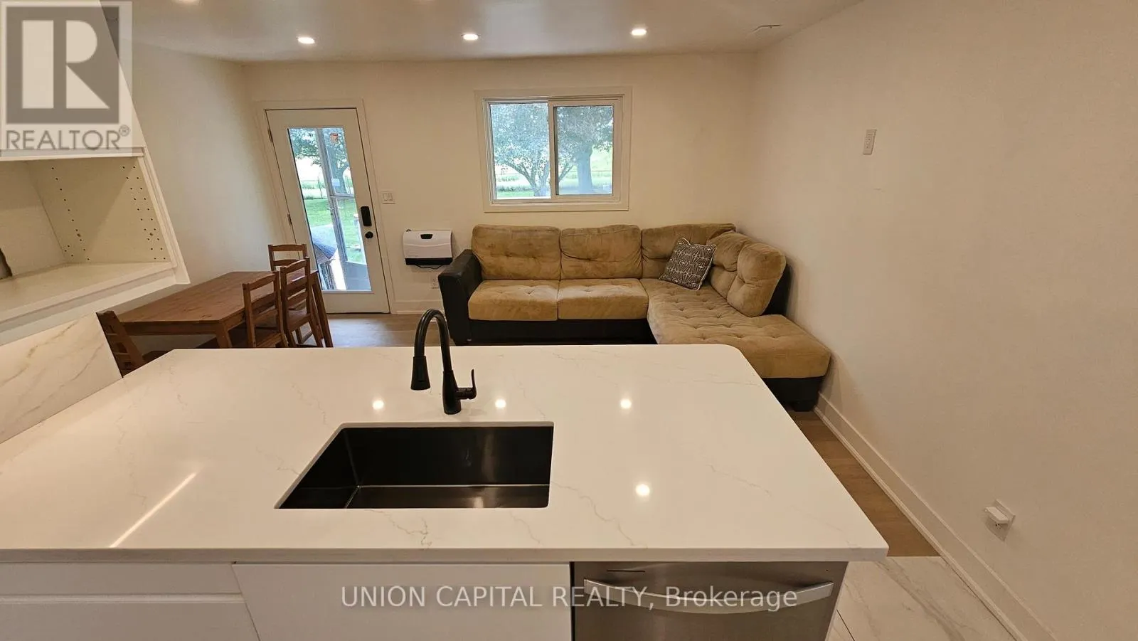 UNIT 1 - 2343 MOUNT ALBERT ROAD