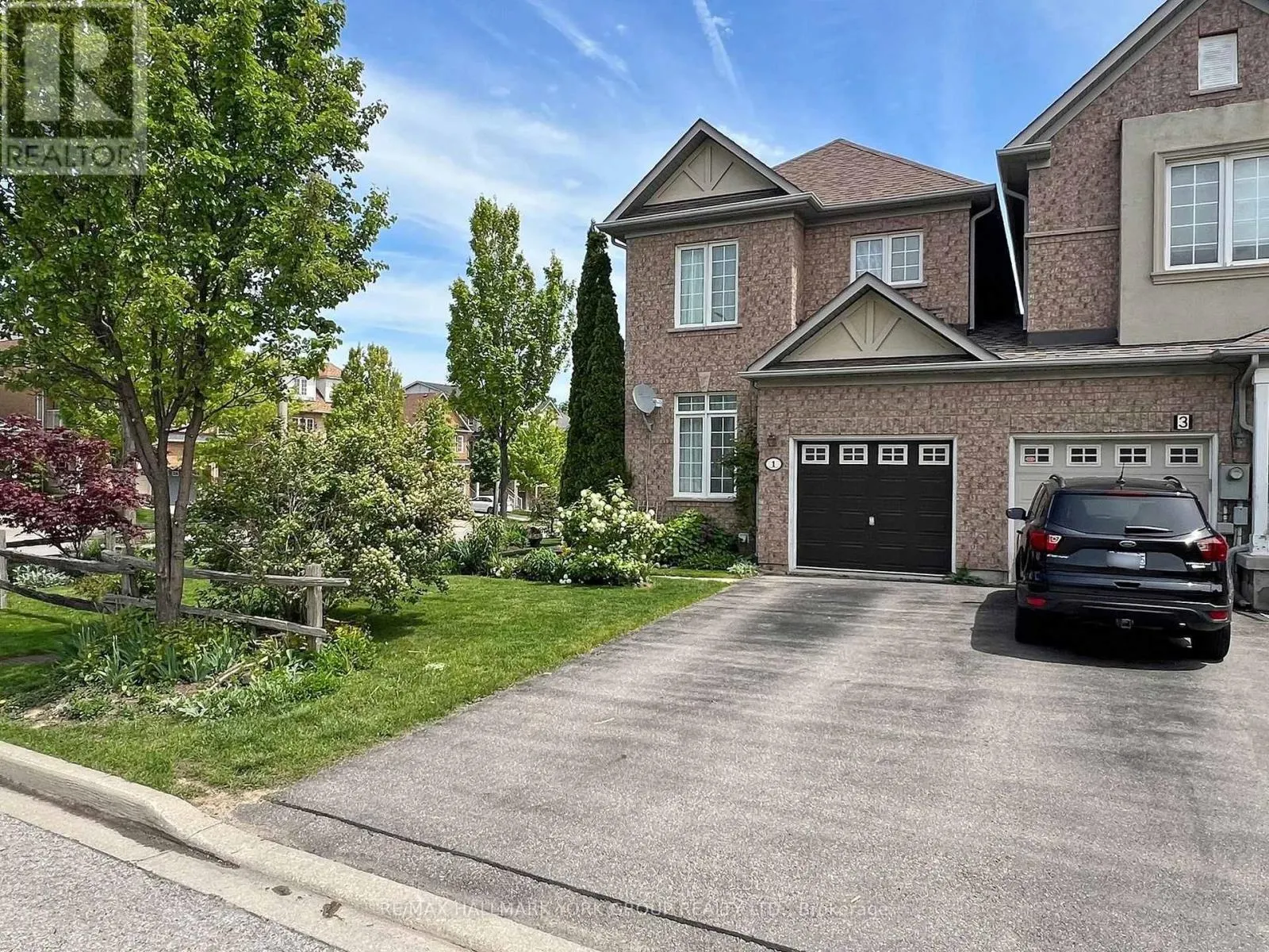 1 LANDER CRESCENT