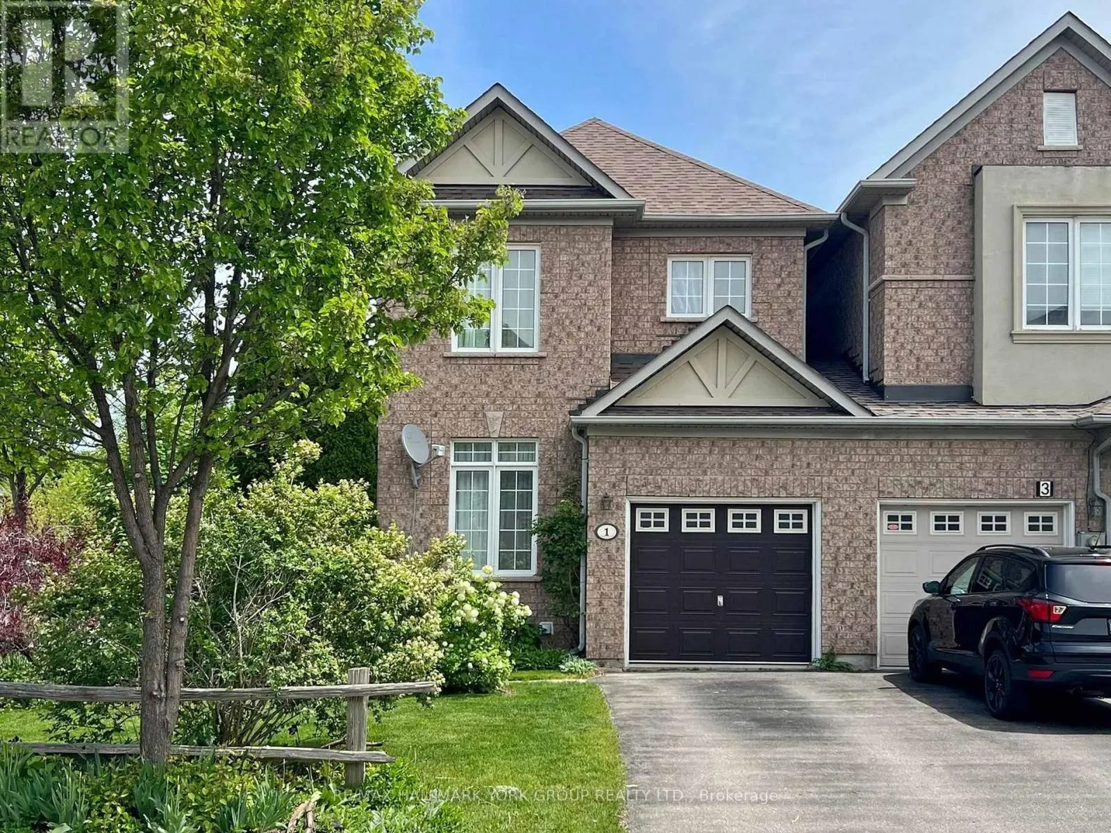 1 LANDER CRESCENT