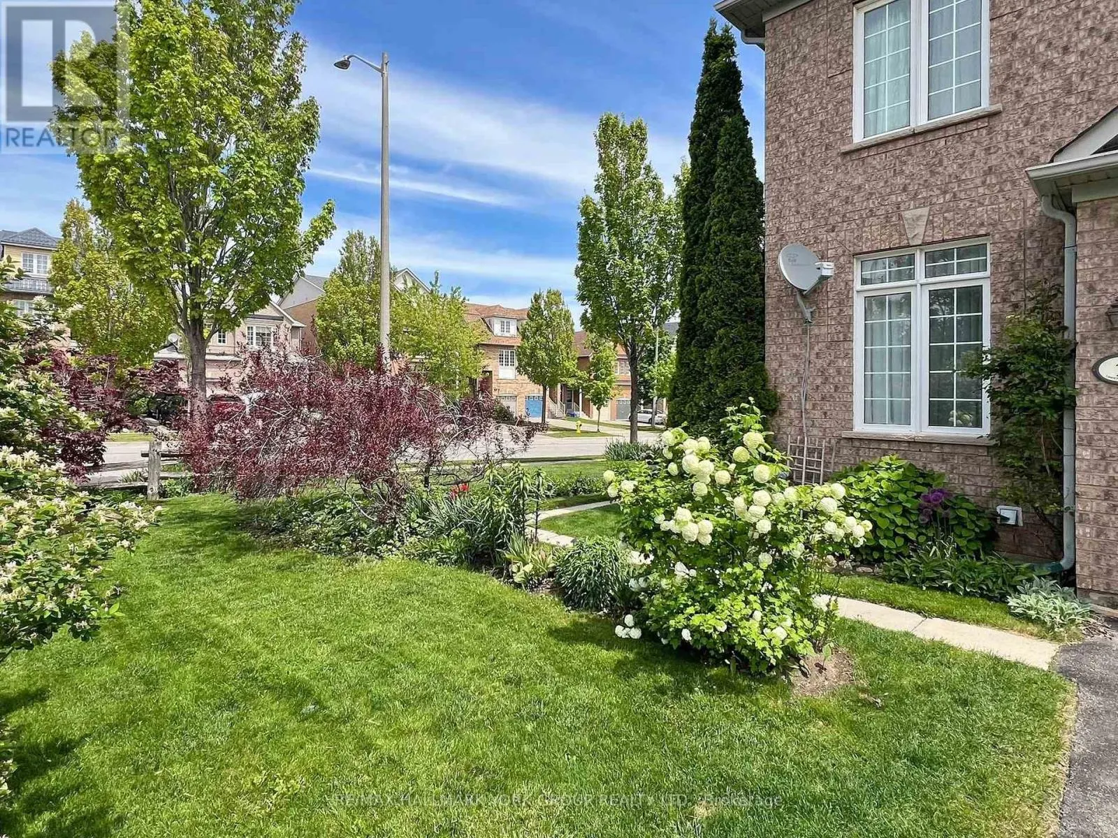1 LANDER CRESCENT
