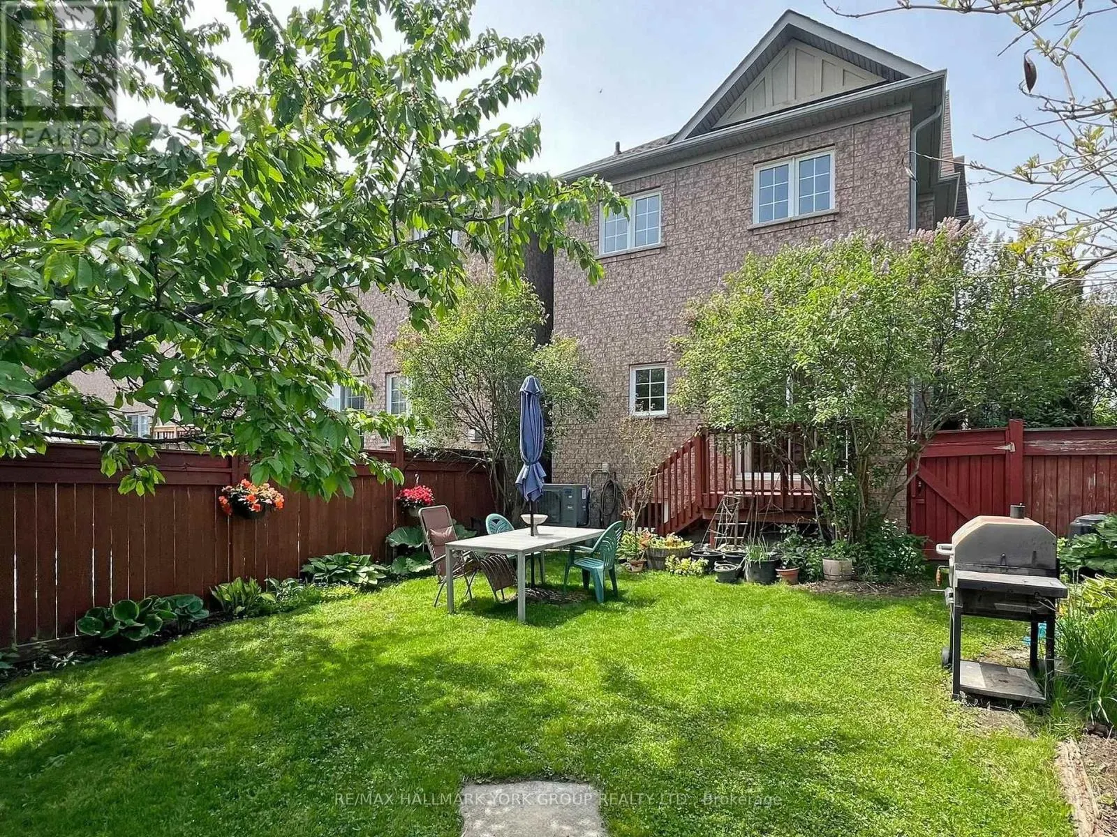 1 LANDER CRESCENT