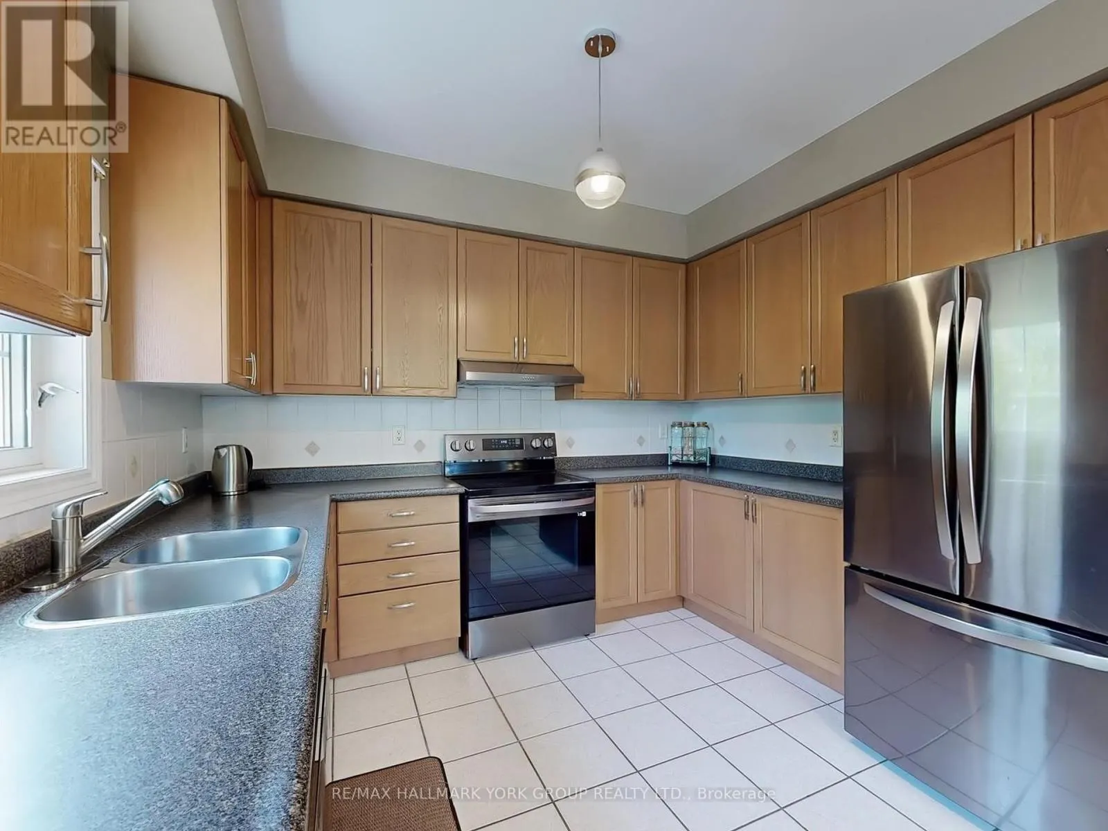1 LANDER CRESCENT