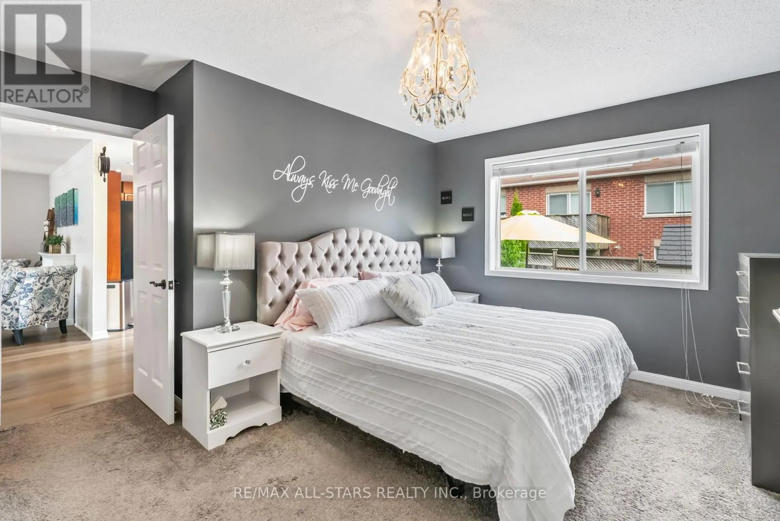 32 MEADOWS END CRESCENT