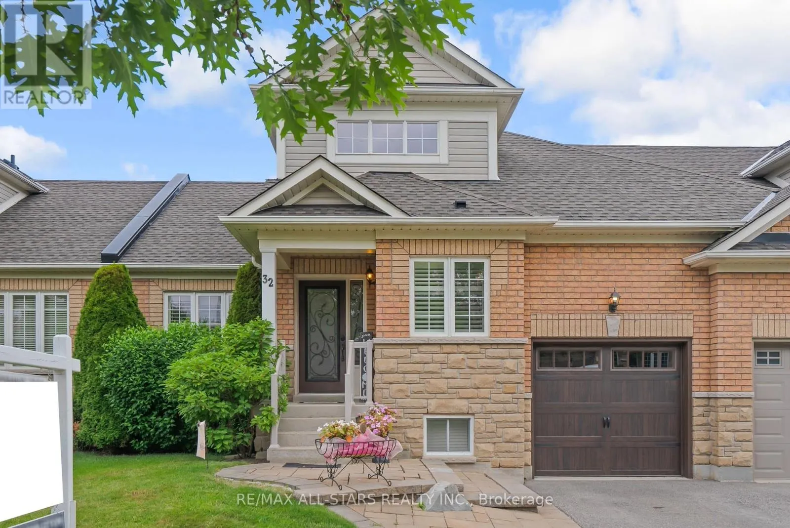 32 MEADOWS END CRESCENT