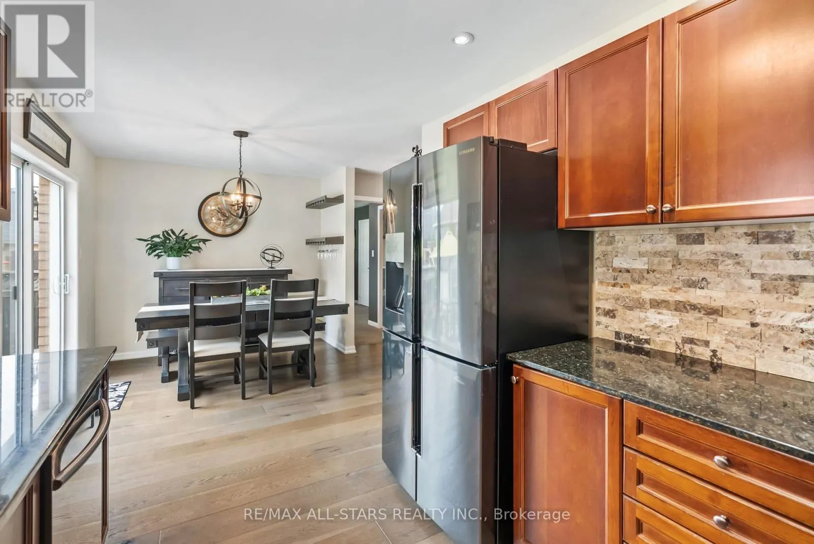 32 MEADOWS END CRESCENT