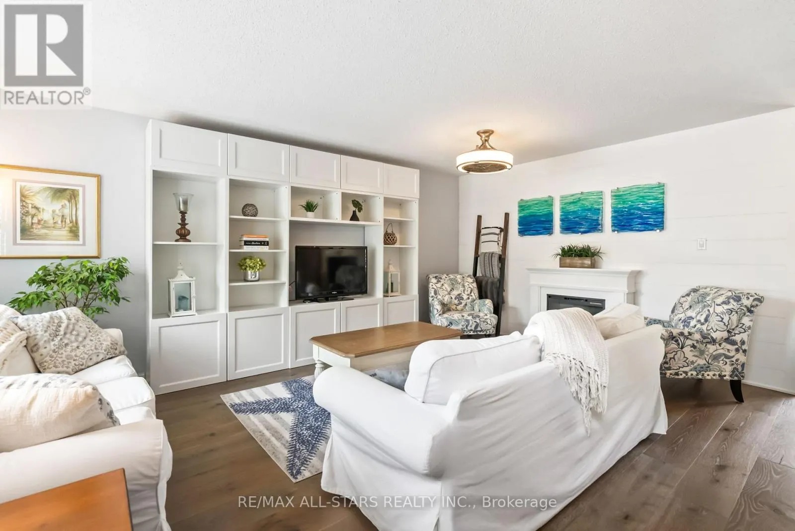 32 MEADOWS END CRESCENT