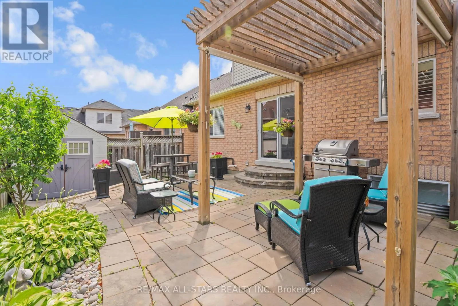 32 MEADOWS END CRESCENT