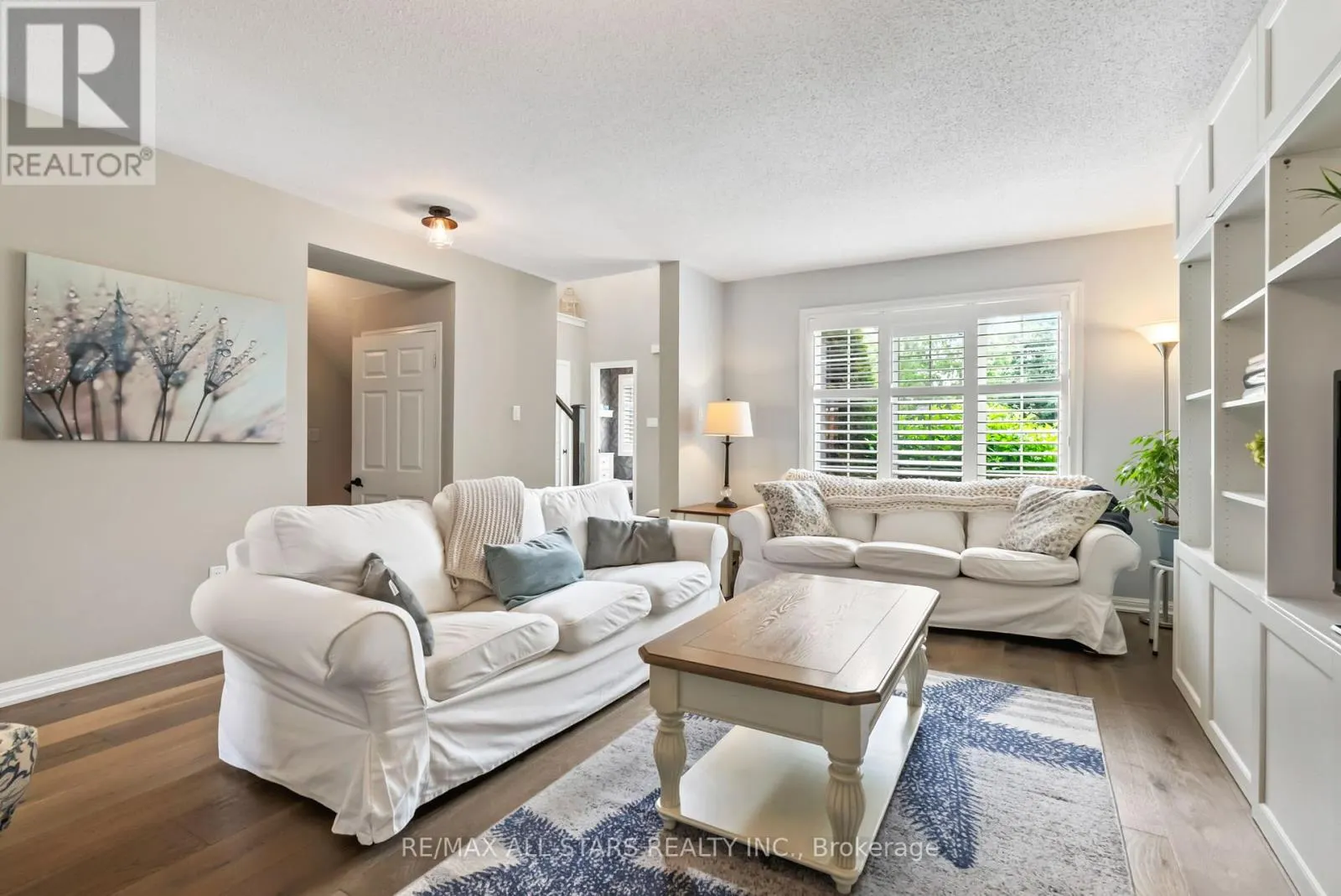 32 MEADOWS END CRESCENT