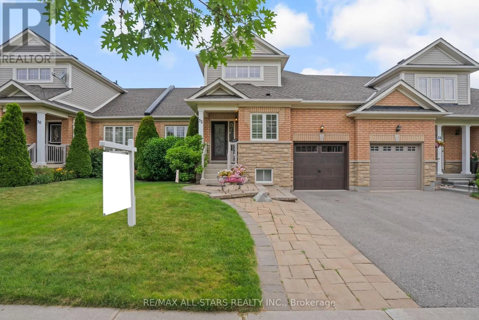 32 MEADOWS END CRESCENT