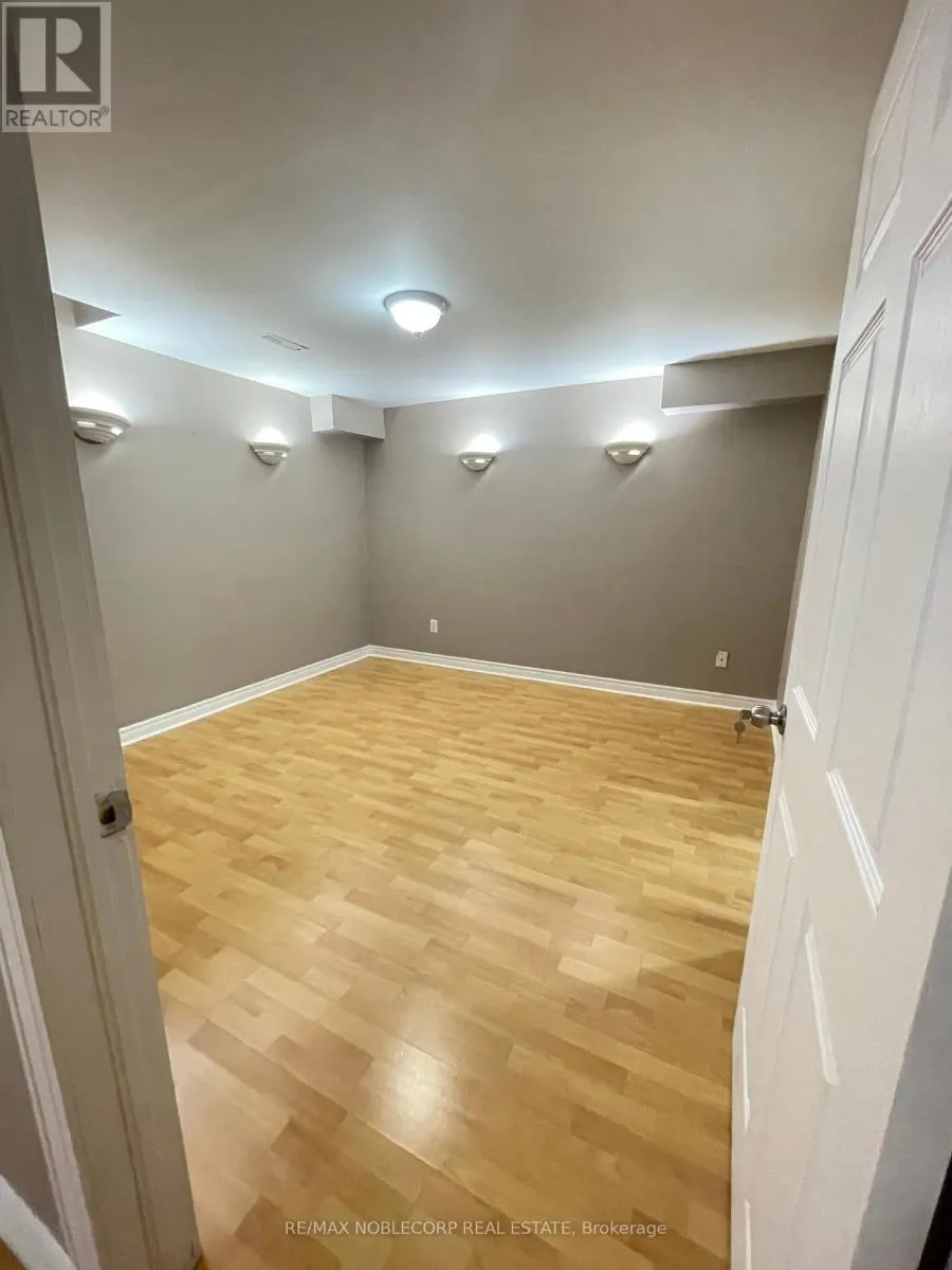BSMT - 18 KINGLY CREST WAY