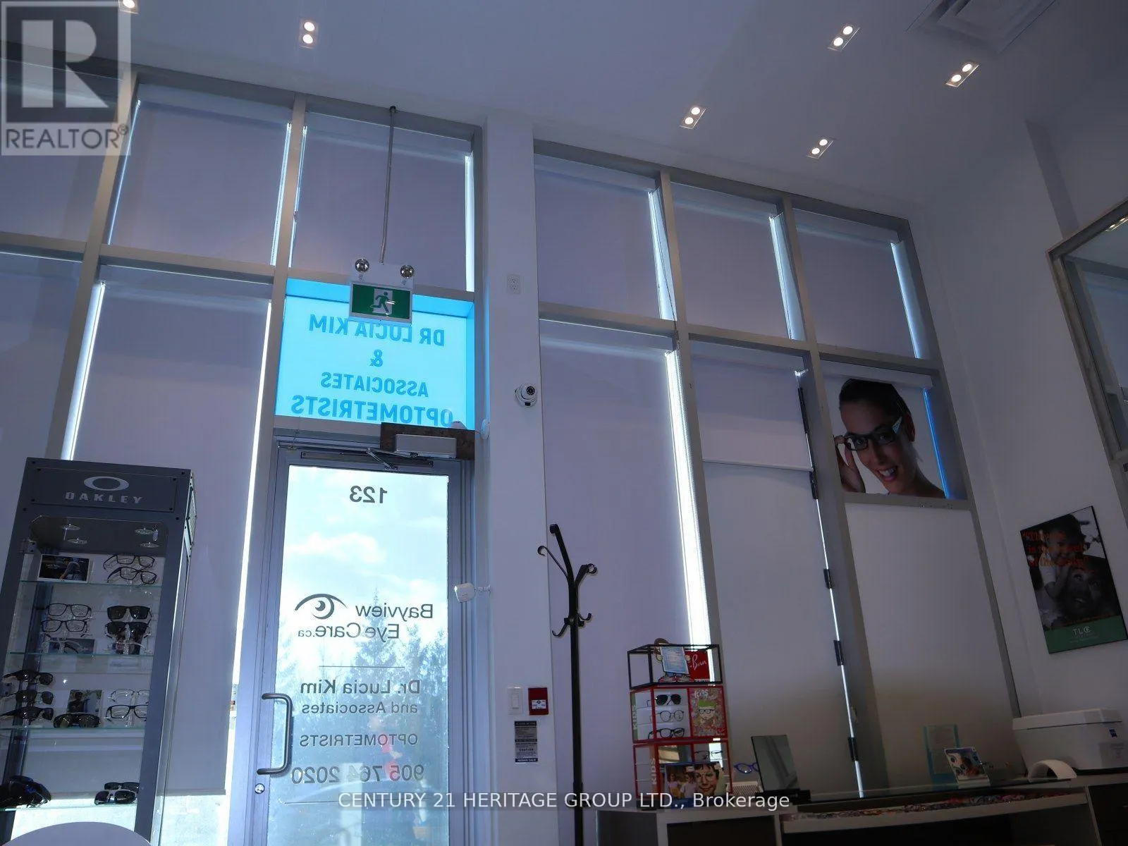 123&125 - 8763 BAYVIEW AVENUE