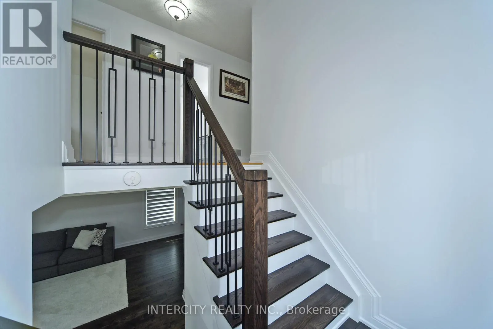 137 LARGO CRESCENT