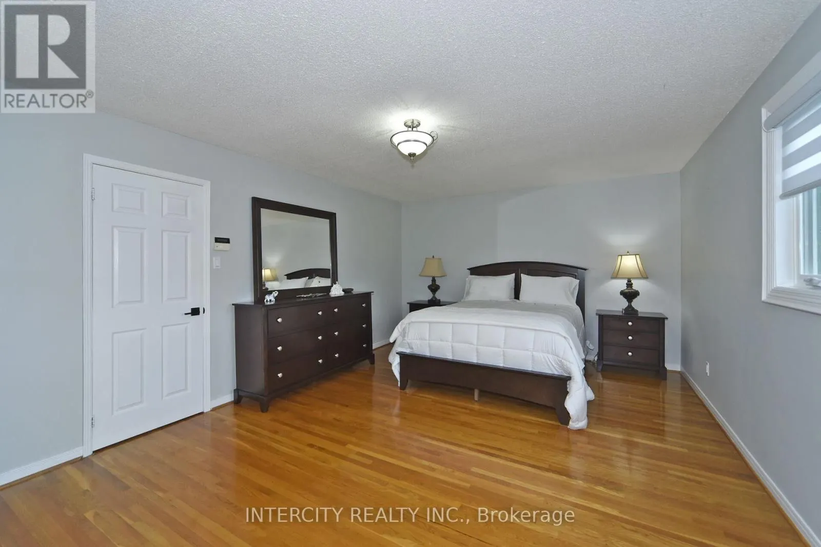 137 LARGO CRESCENT