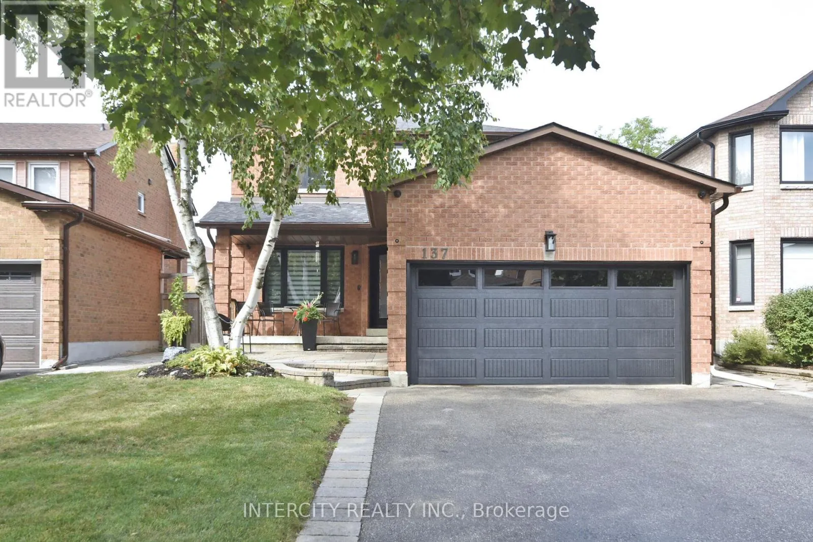137 LARGO CRESCENT
