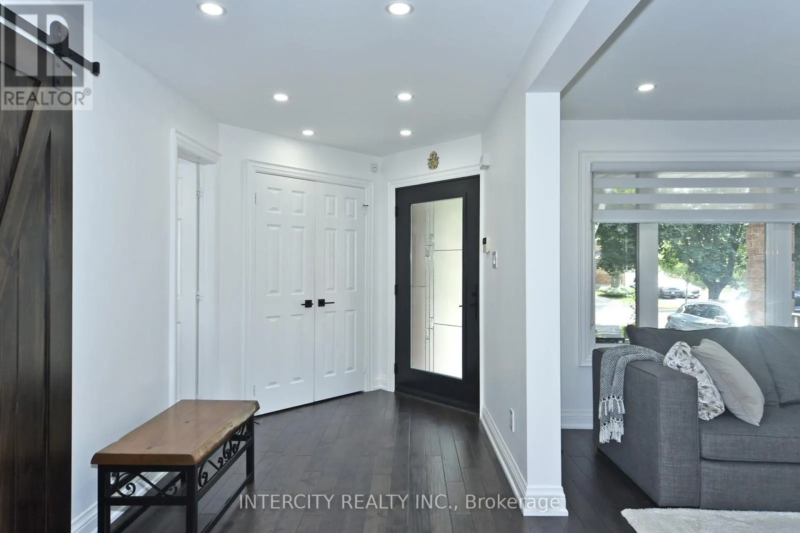 137 LARGO CRESCENT