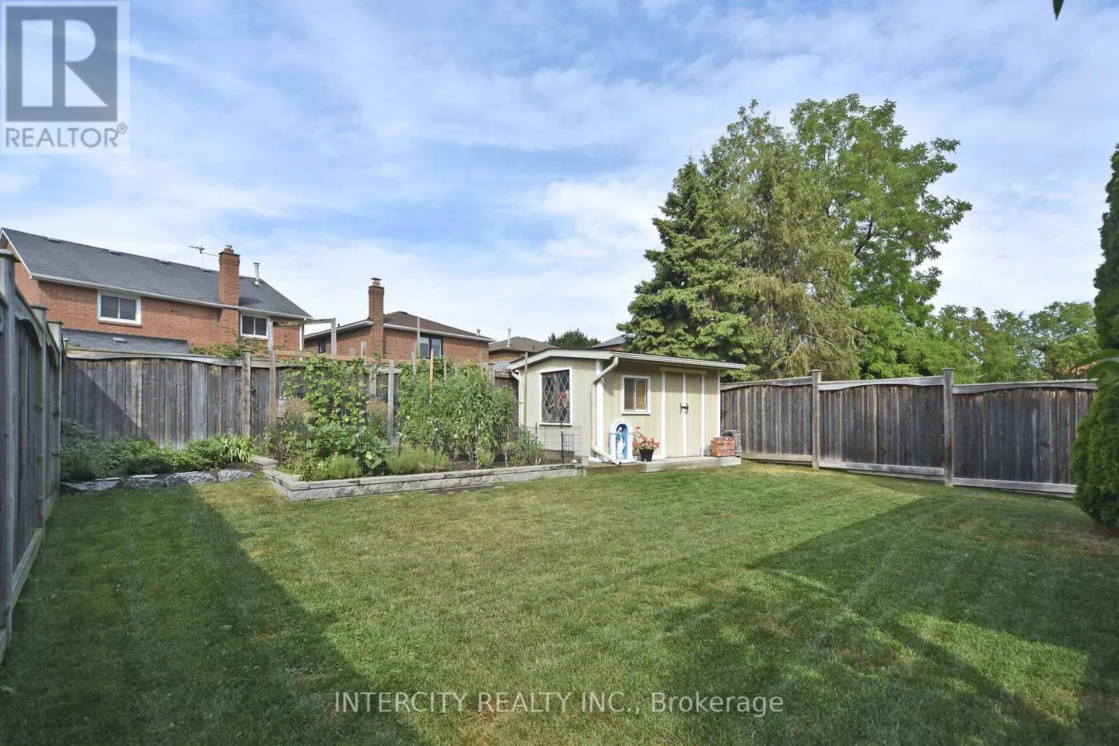 137 LARGO CRESCENT