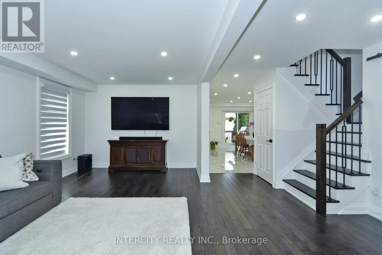 137 LARGO CRESCENT