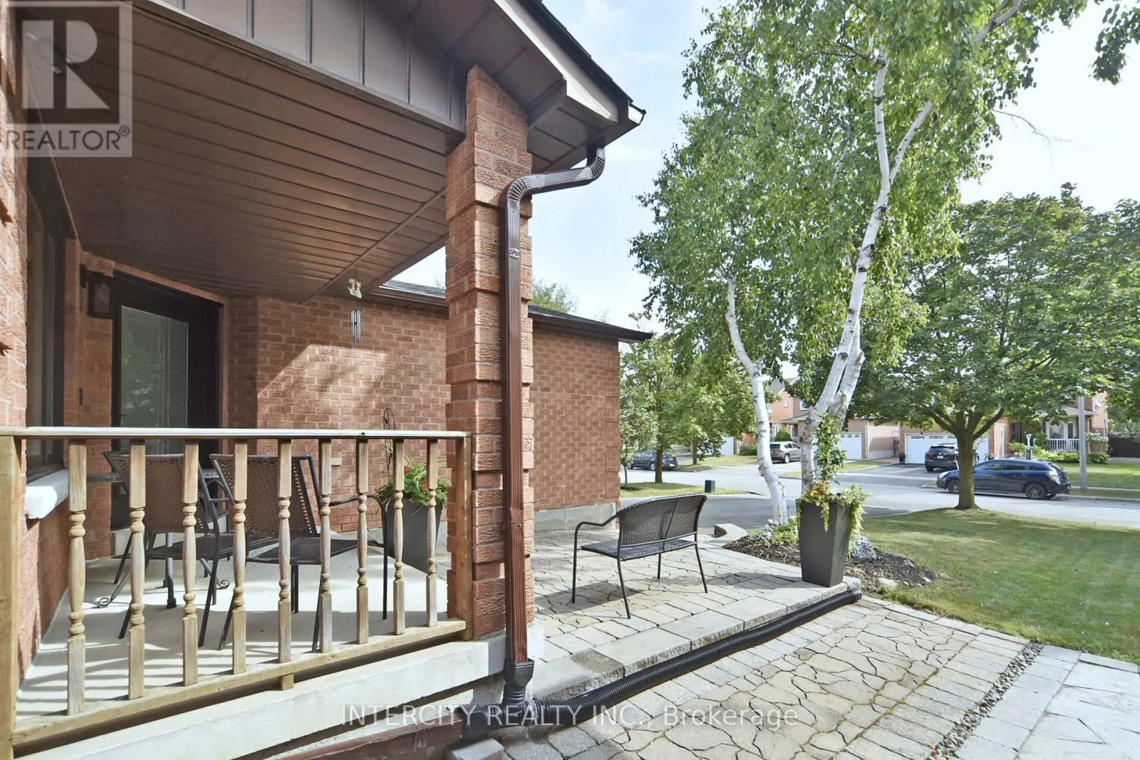 137 LARGO CRESCENT