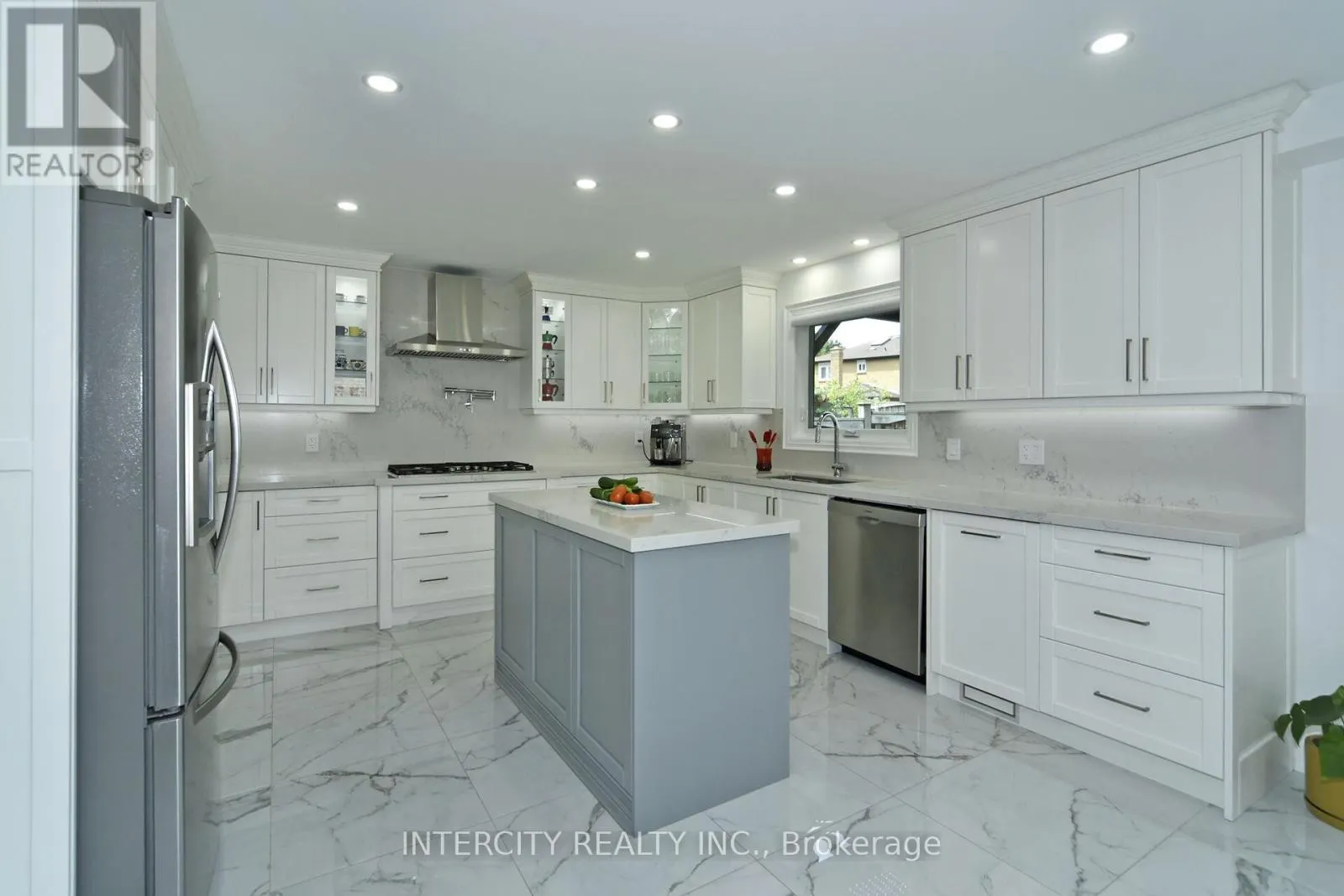 137 LARGO CRESCENT
