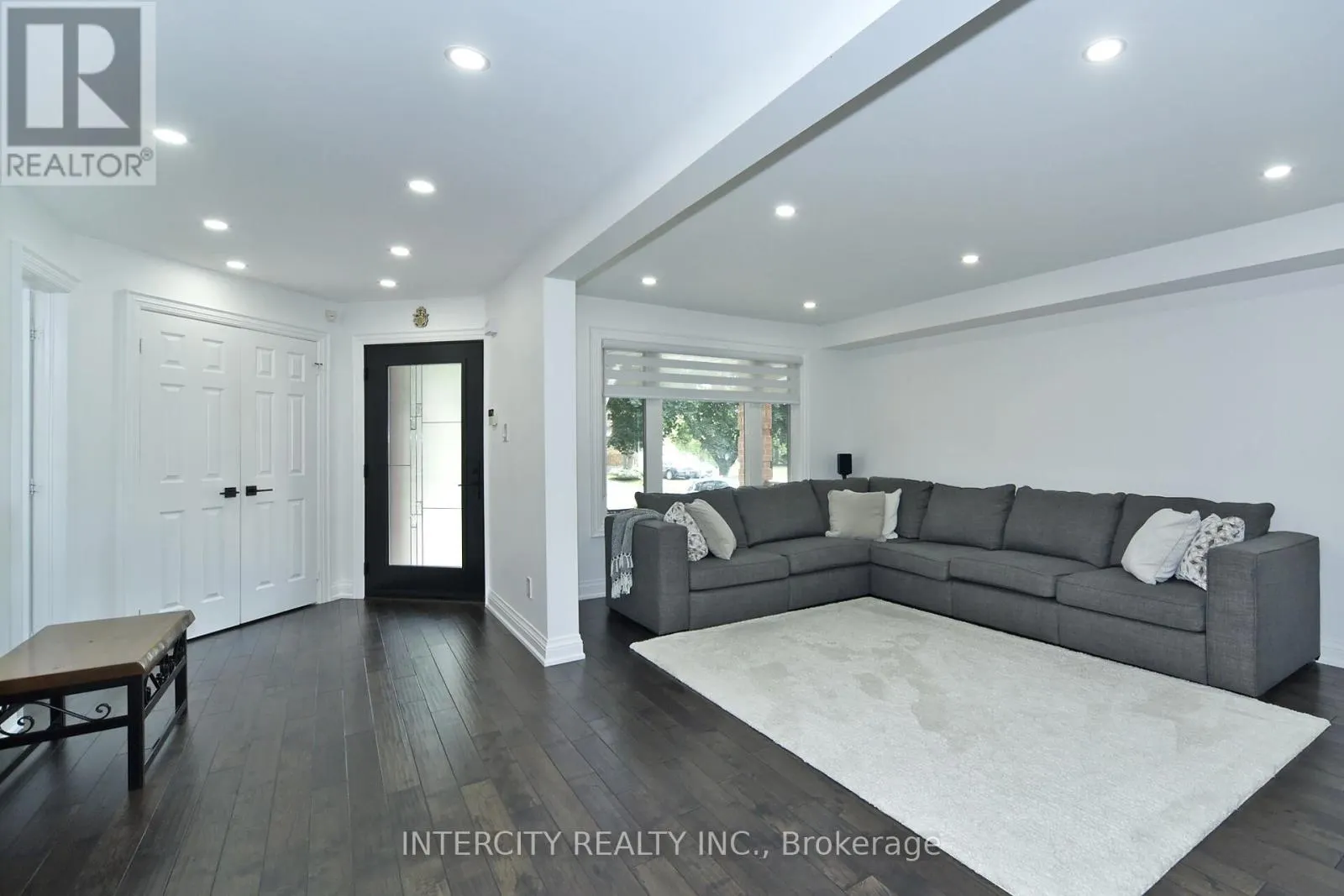 137 LARGO CRESCENT