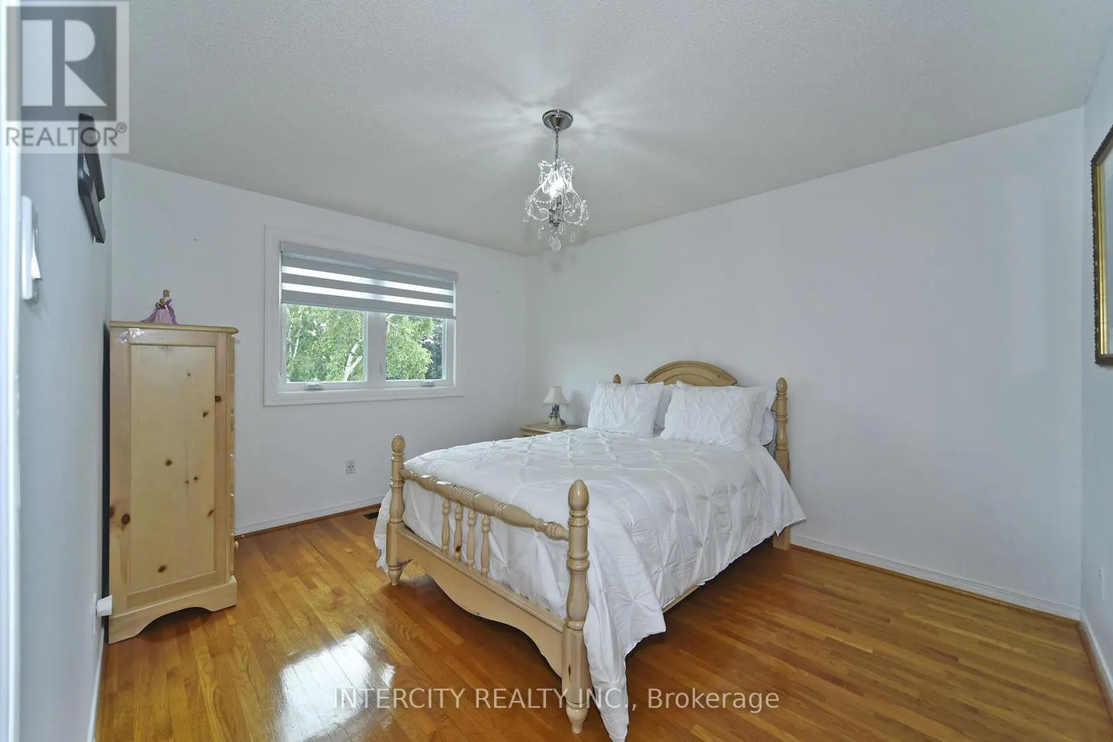 137 LARGO CRESCENT