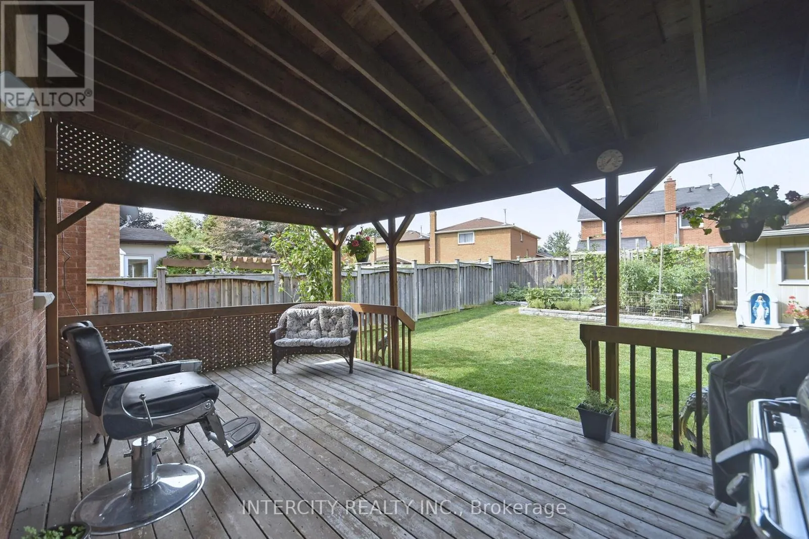 137 LARGO CRESCENT