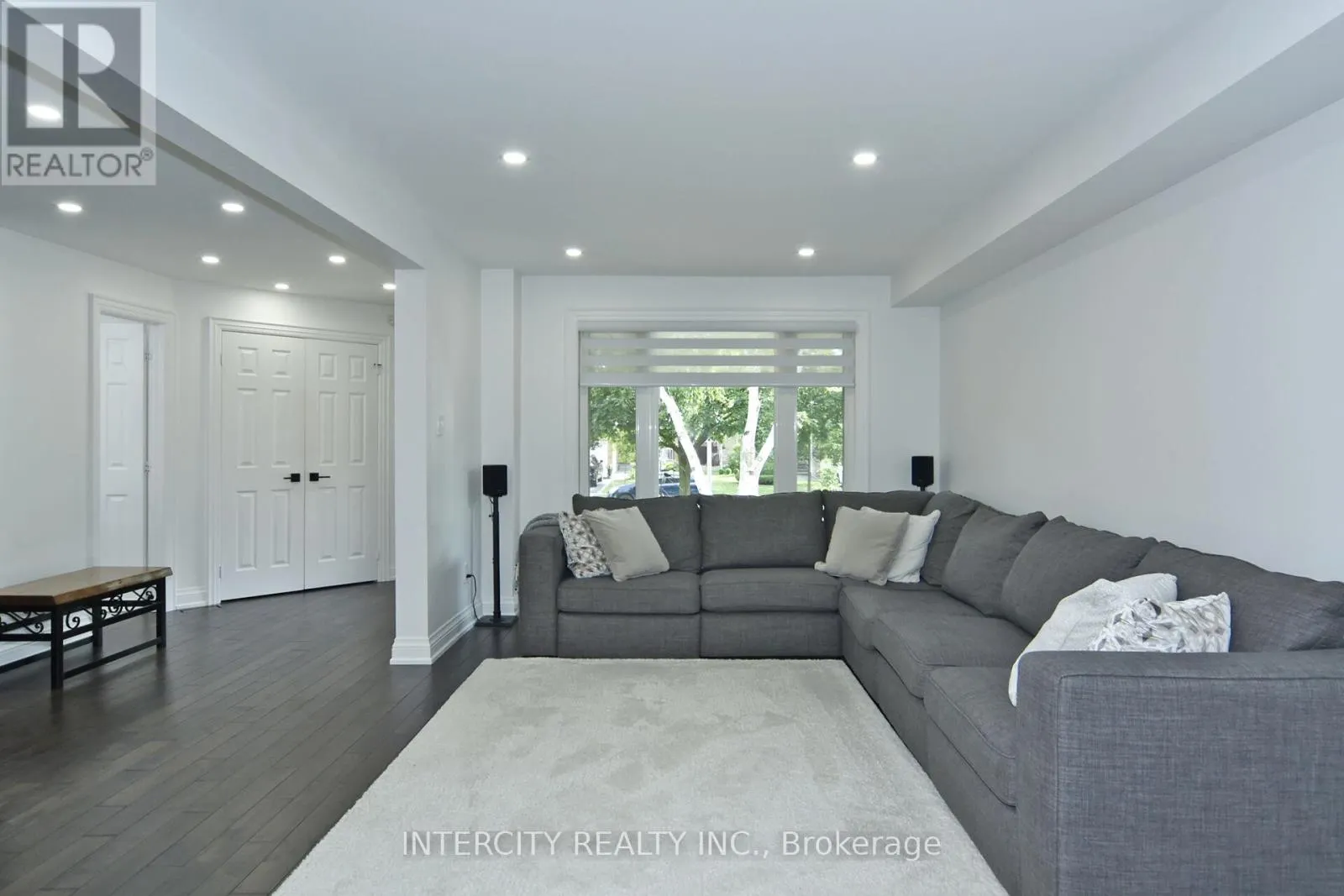 137 LARGO CRESCENT