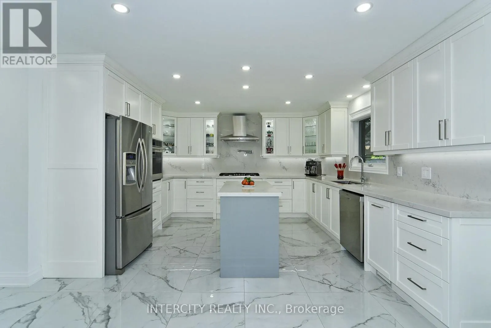 137 LARGO CRESCENT