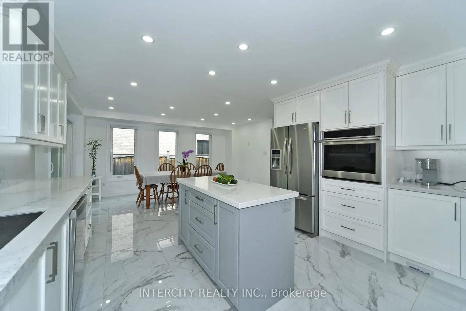 137 LARGO CRESCENT