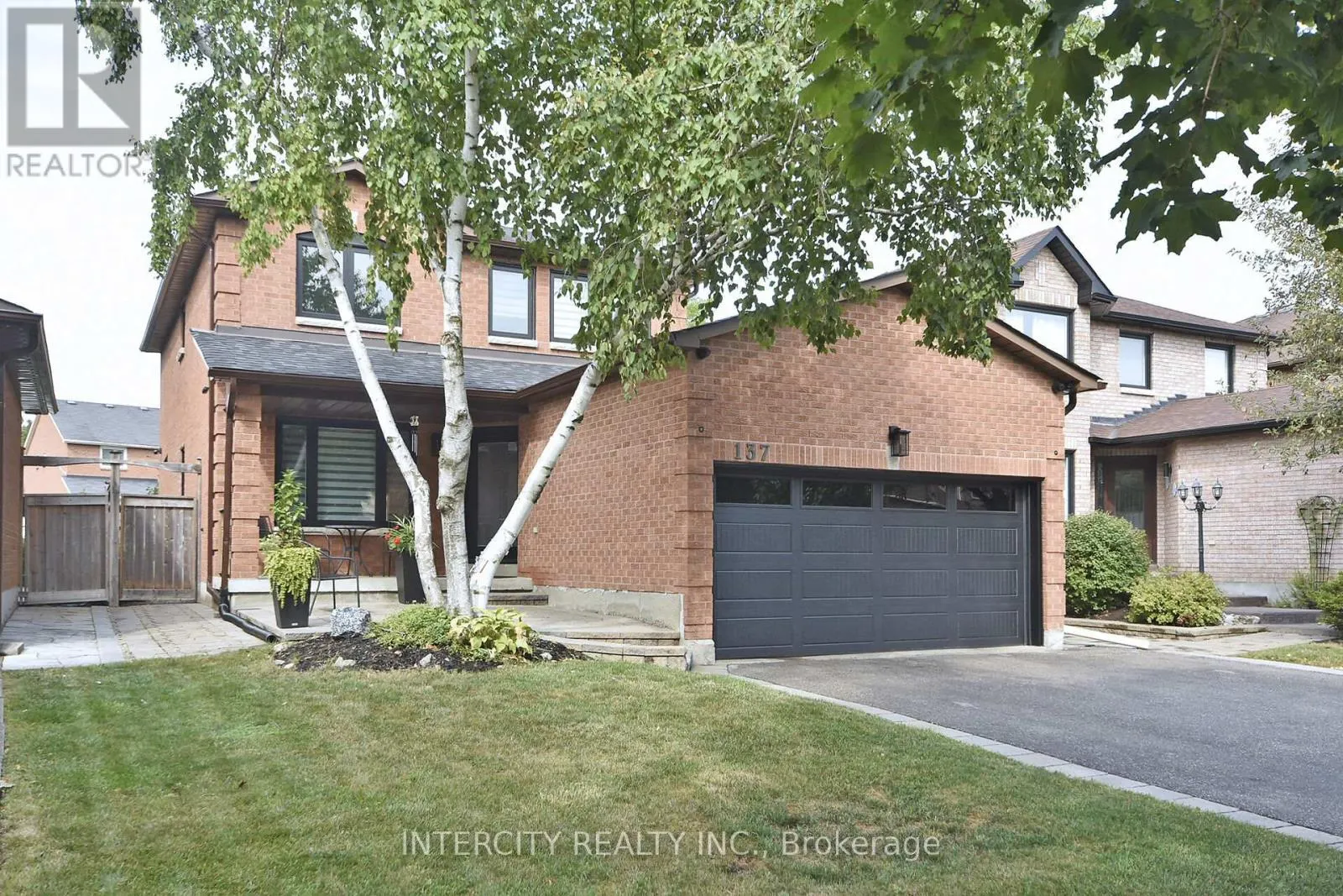 137 LARGO CRESCENT