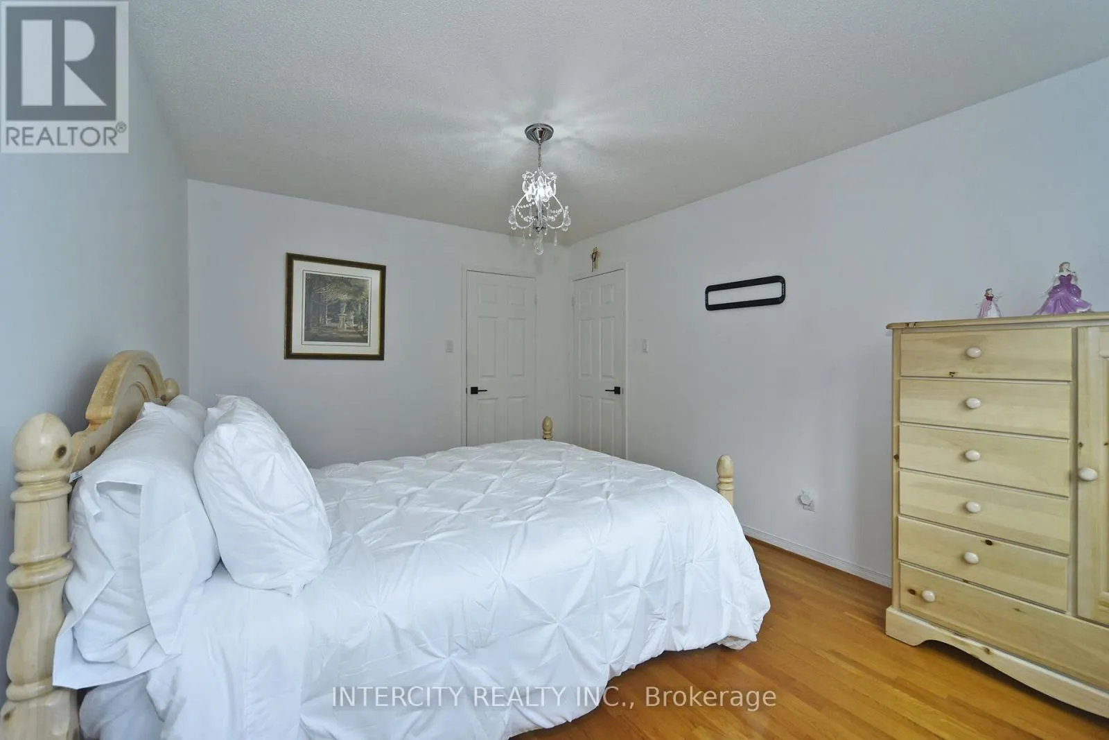 137 LARGO CRESCENT