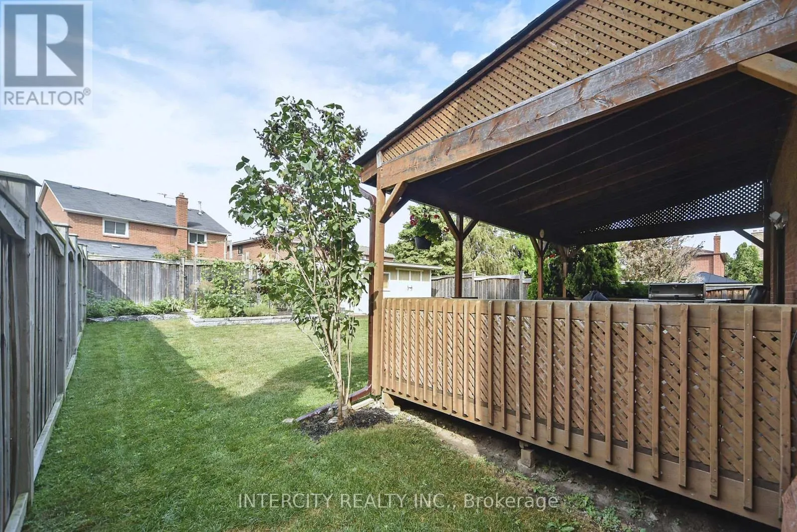 137 LARGO CRESCENT