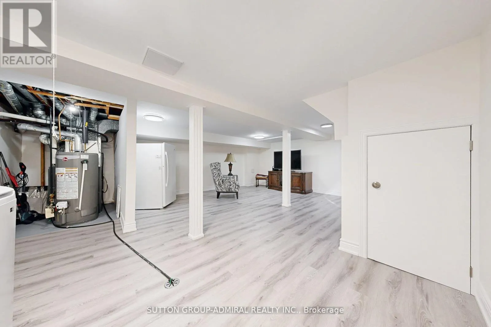 15 GLASS DRIVE
