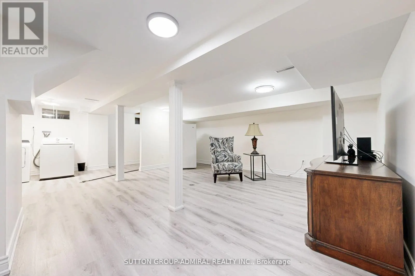 15 GLASS DRIVE