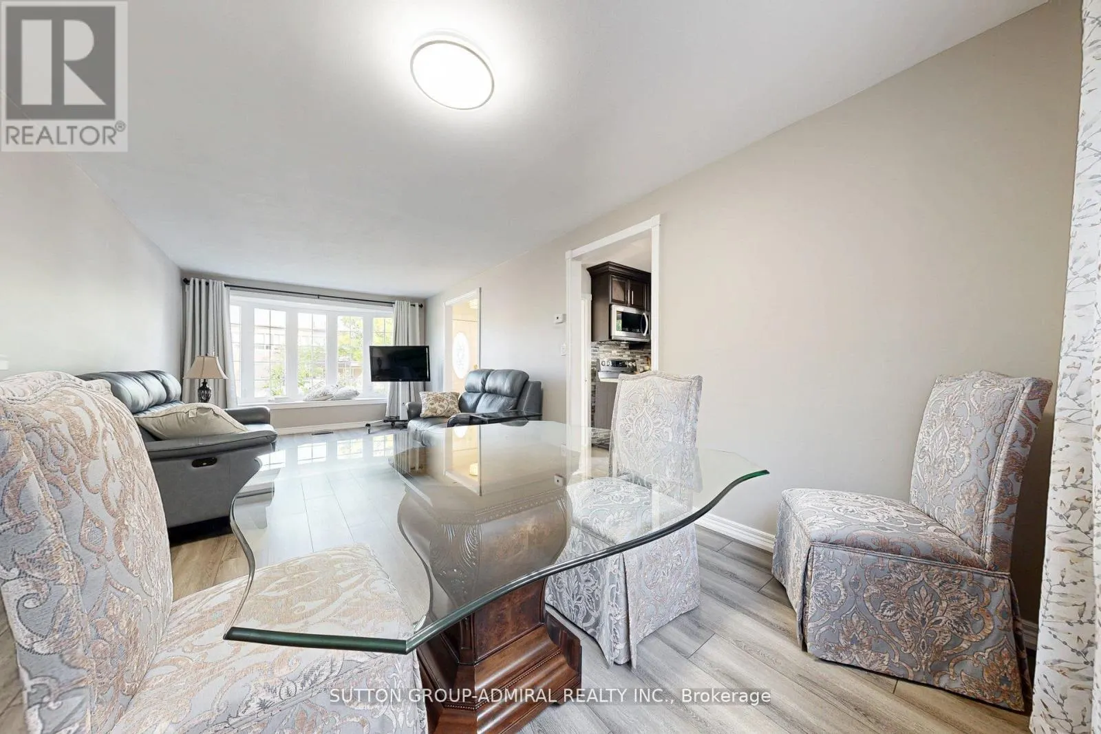 15 GLASS DRIVE