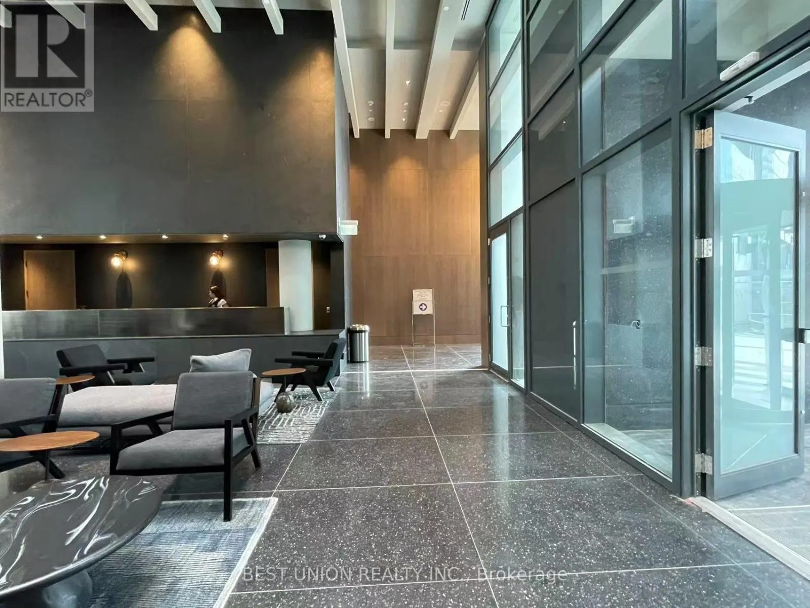 2805 - 28 INTERCHANGE WAY