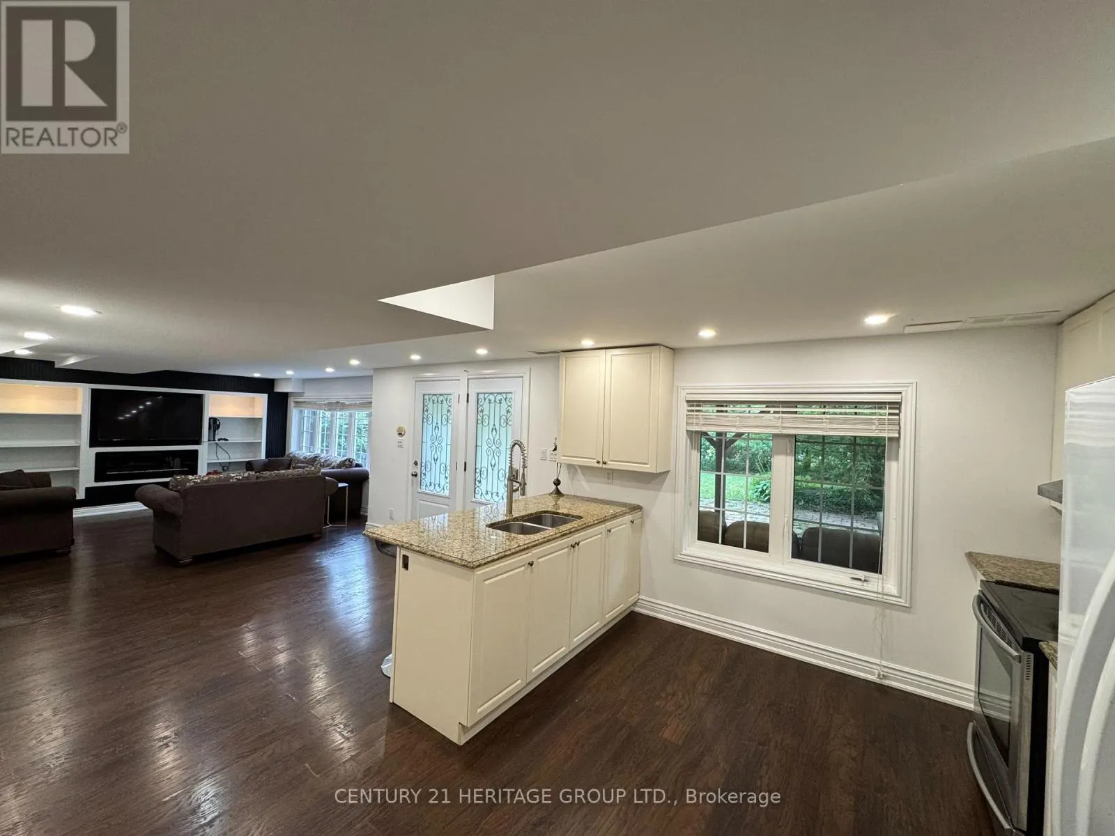 229 WILLIS DRIVE