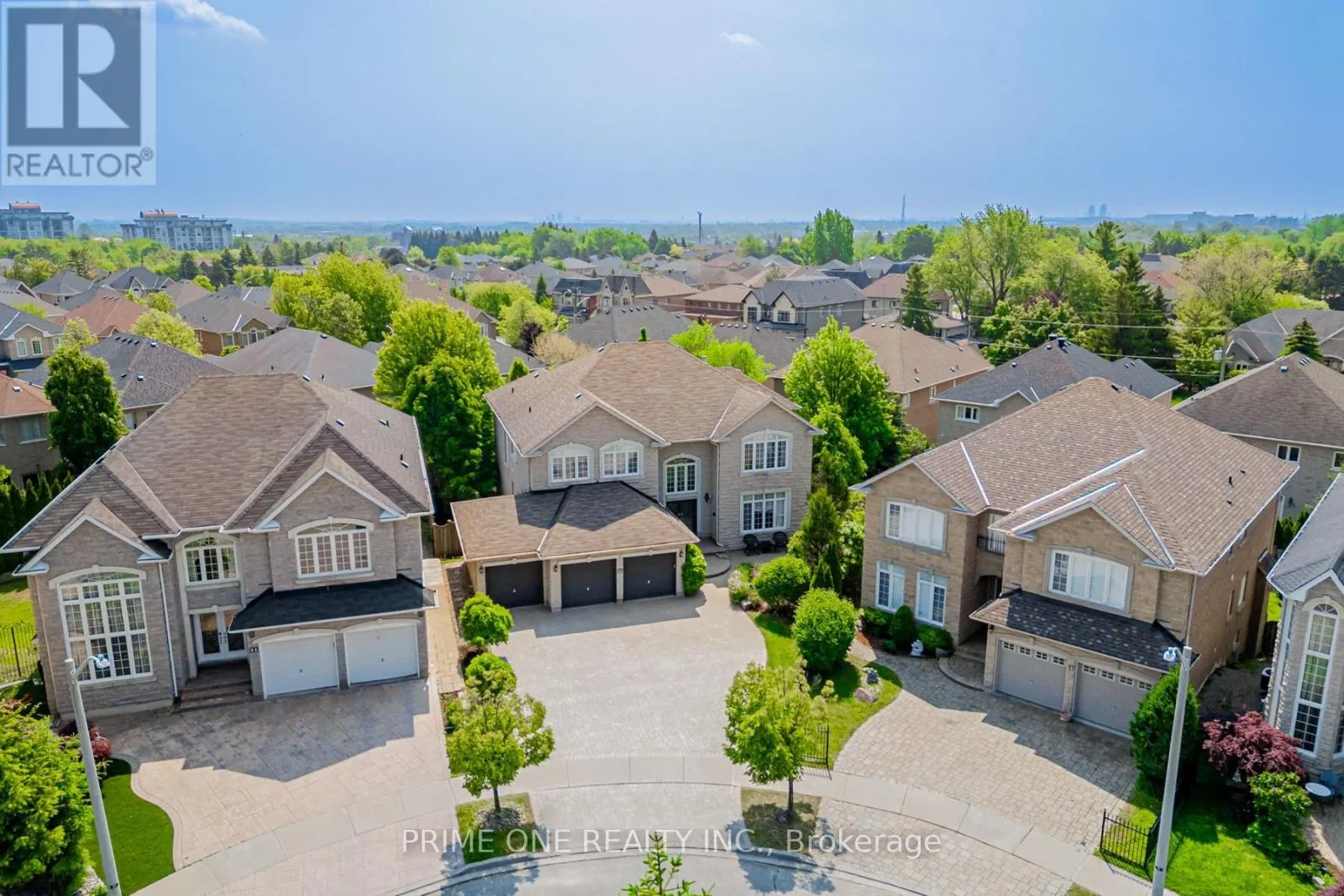 19 RIDGESTONE DRIVE