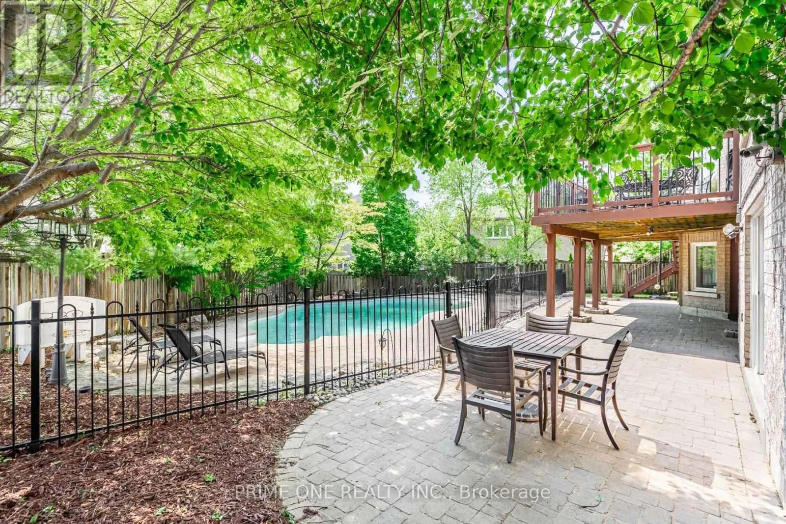 19 RIDGESTONE DRIVE