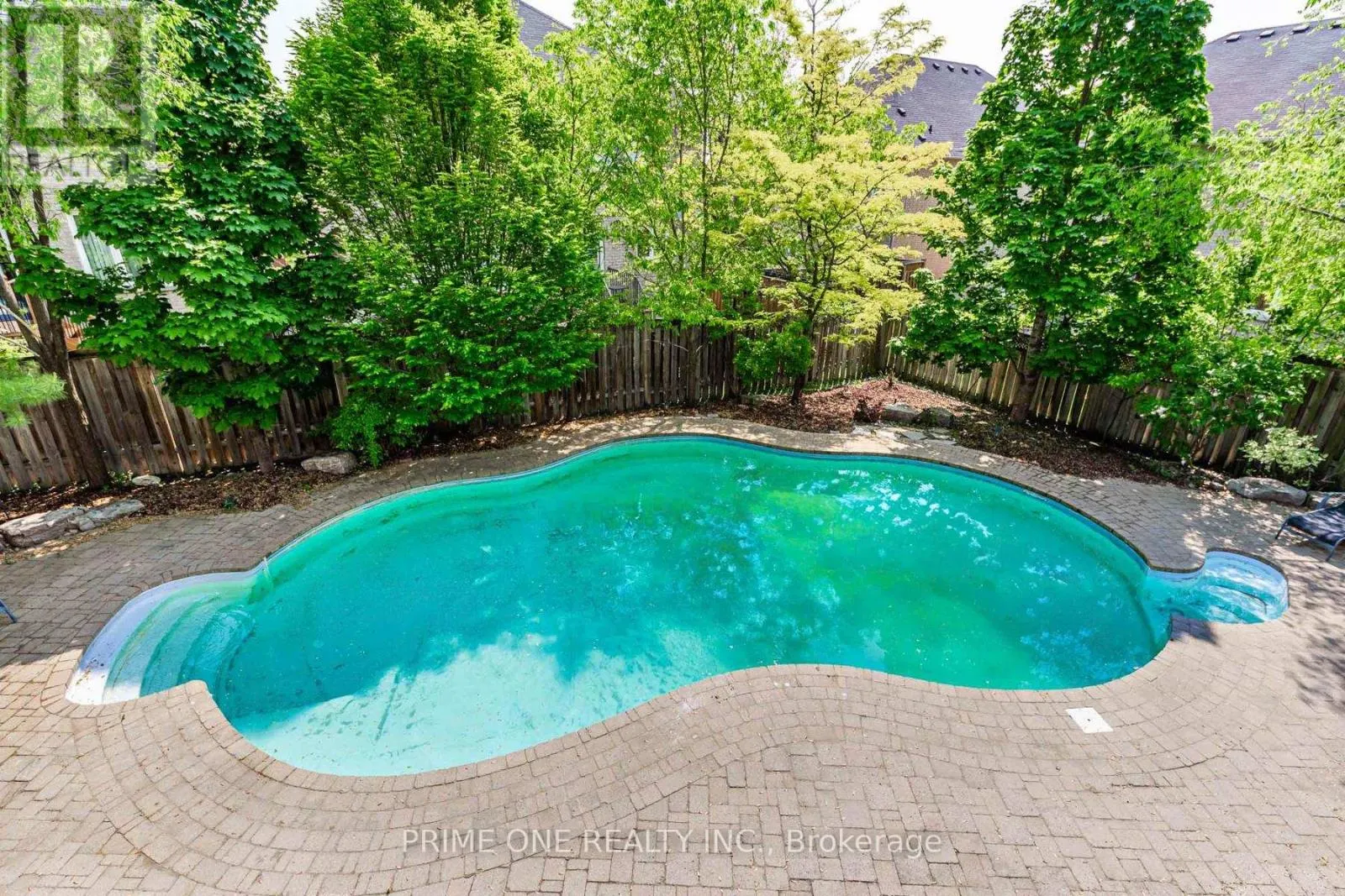 19 RIDGESTONE DRIVE