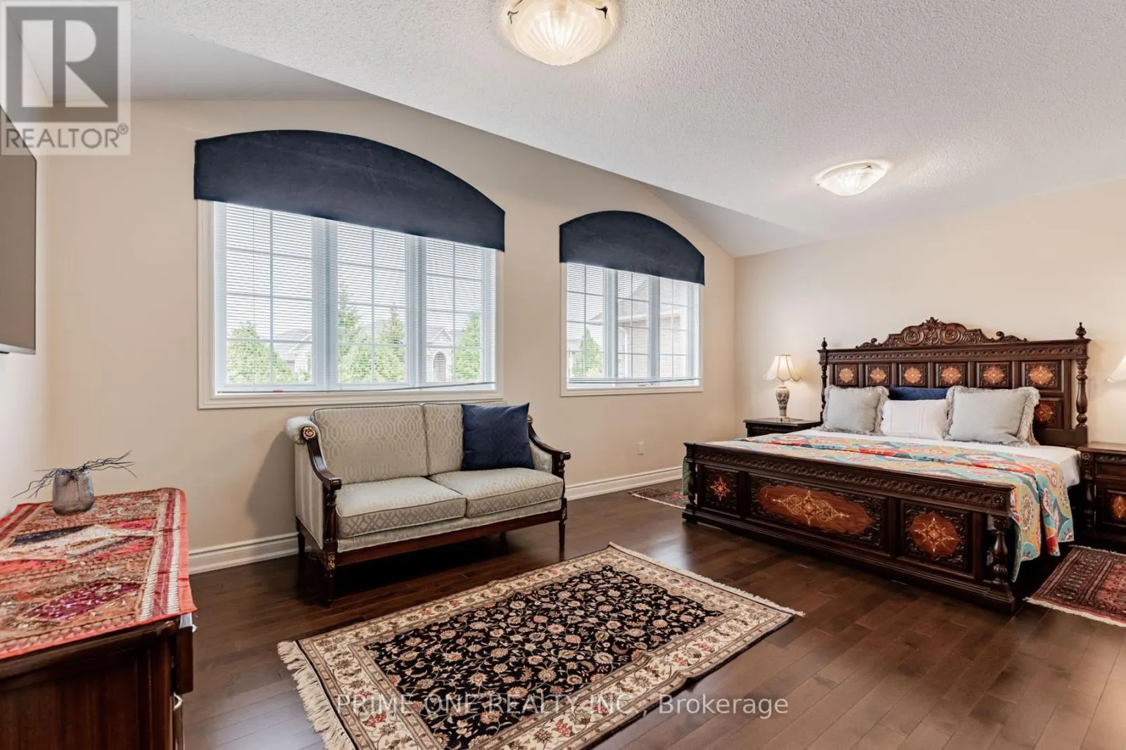19 RIDGESTONE DRIVE