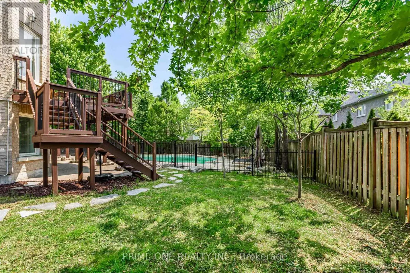 19 RIDGESTONE DRIVE
