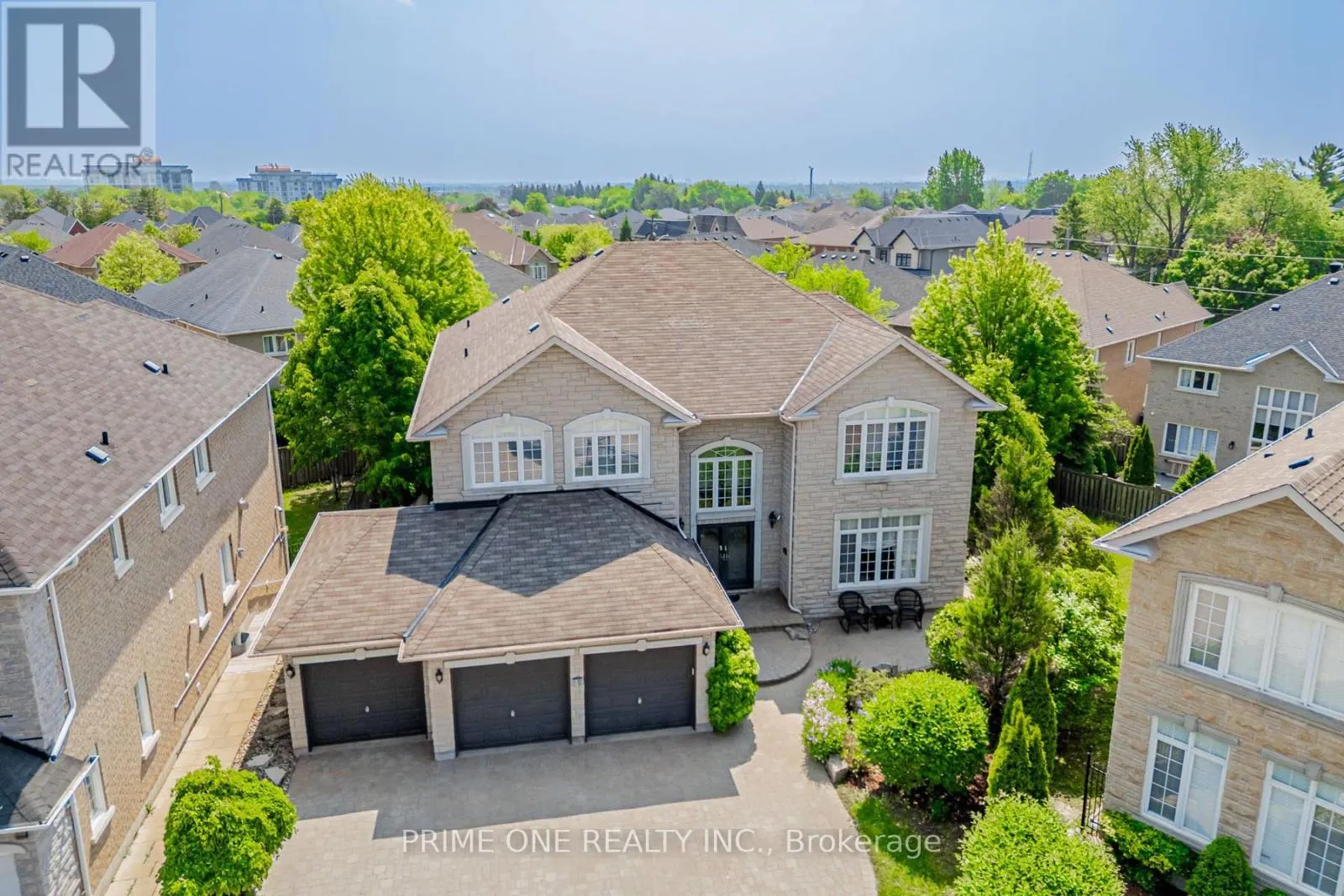 19 RIDGESTONE DRIVE