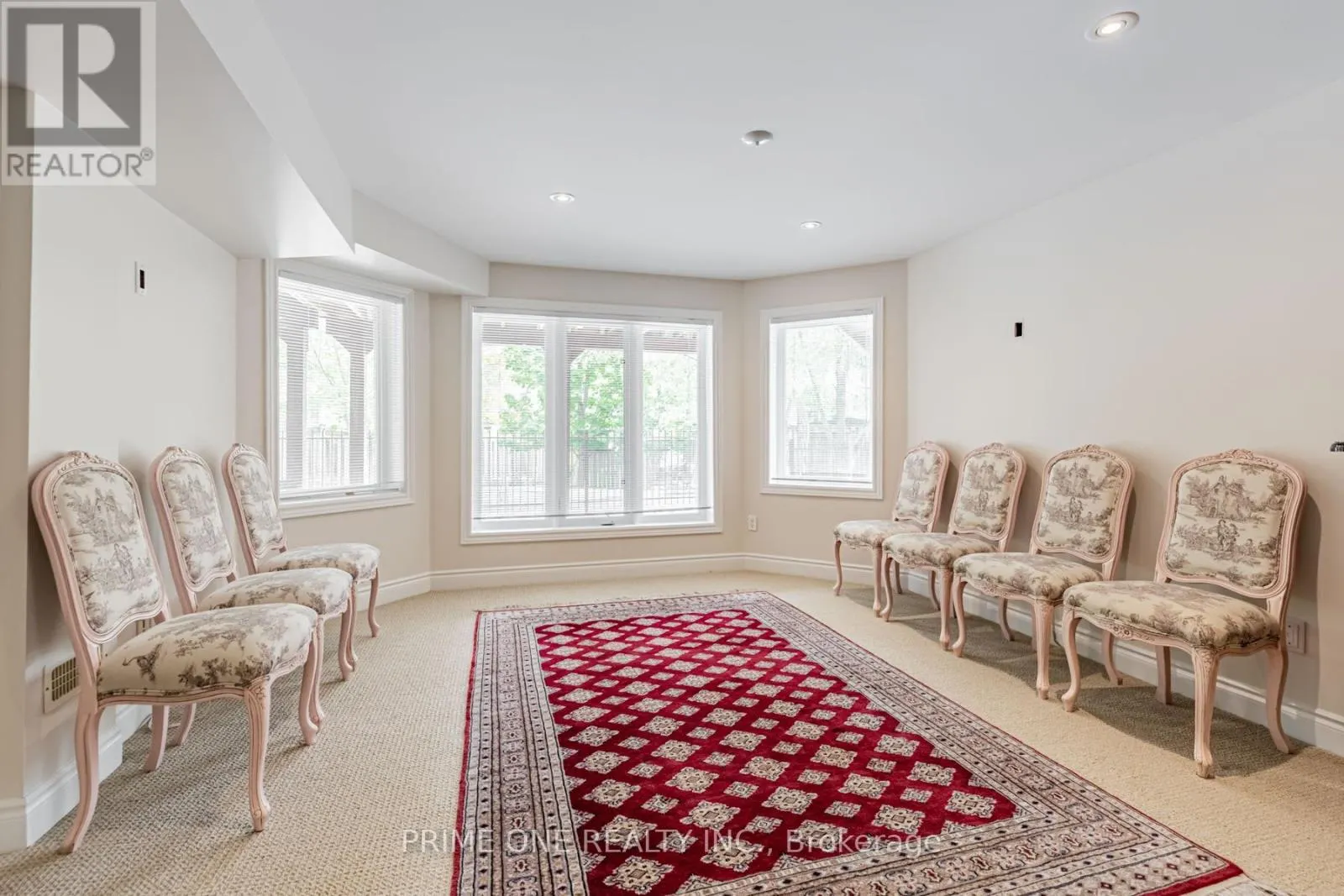 19 RIDGESTONE DRIVE