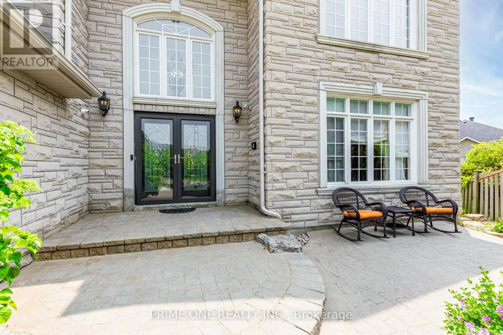 19 RIDGESTONE DRIVE
