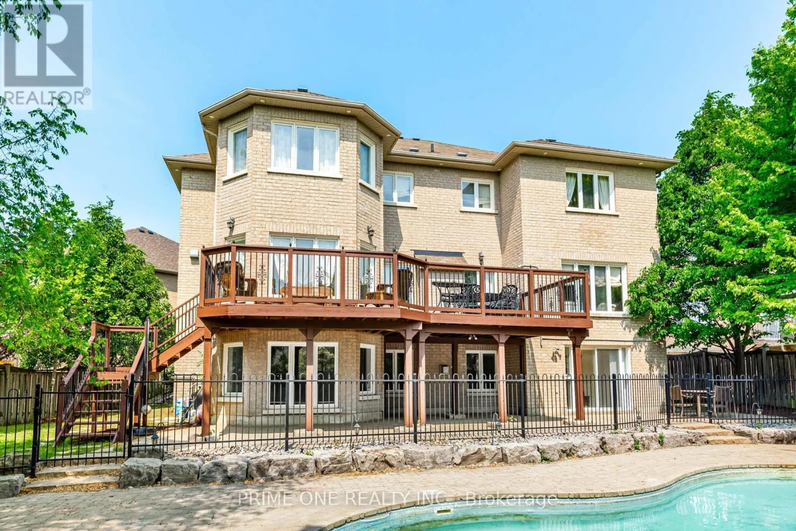 19 RIDGESTONE DRIVE