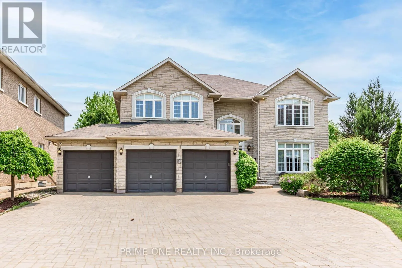 19 RIDGESTONE DRIVE